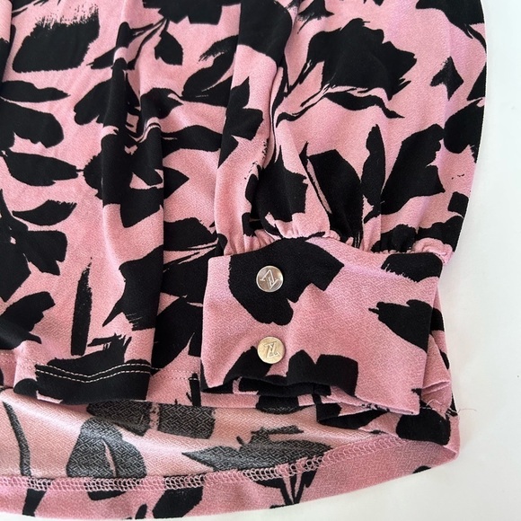 NWOT Adrienne Vittadini Knit Blouse Pink  Black Floral Design and Tie Front - Picture 5 of 7